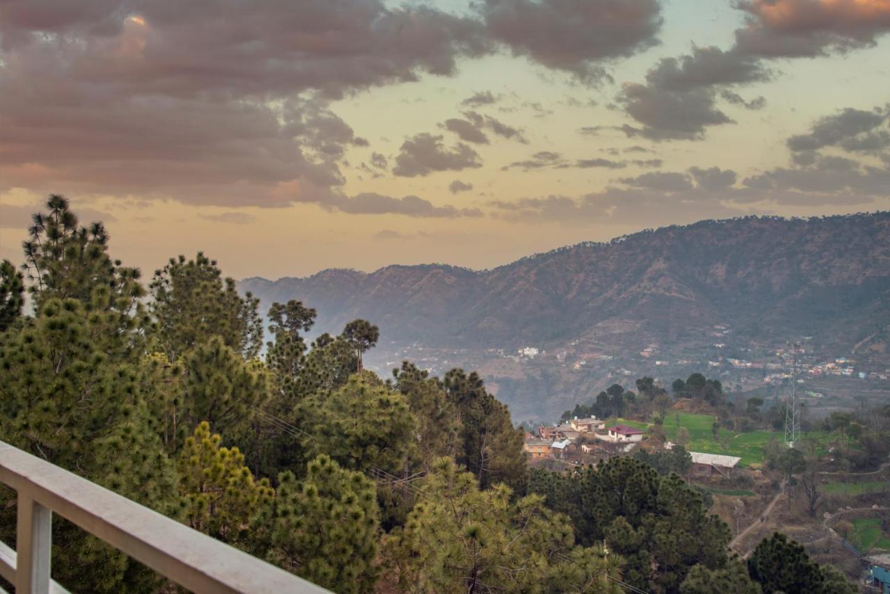 Hillcrest Uphills Apartment Kasauli Exterior photo